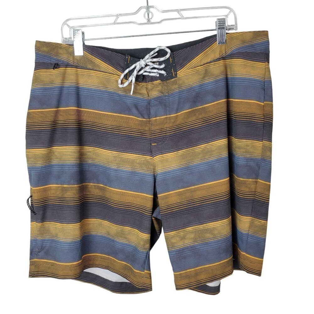 Columbia Board Shorts mens 38 Gray Yellow stripes Pockets Unlined Outdoor Beach